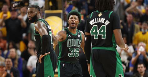 Celtics suffer epic fourth-quarter meltdown, fall to Hawks in Game 5